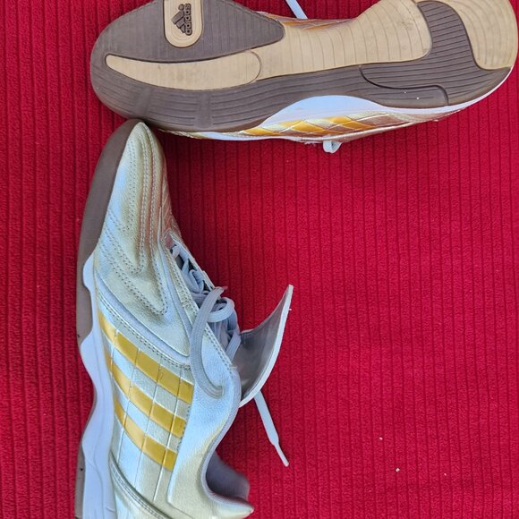 Men's Adidas indoor soccer shoes size 10 - Picture 2 of 4